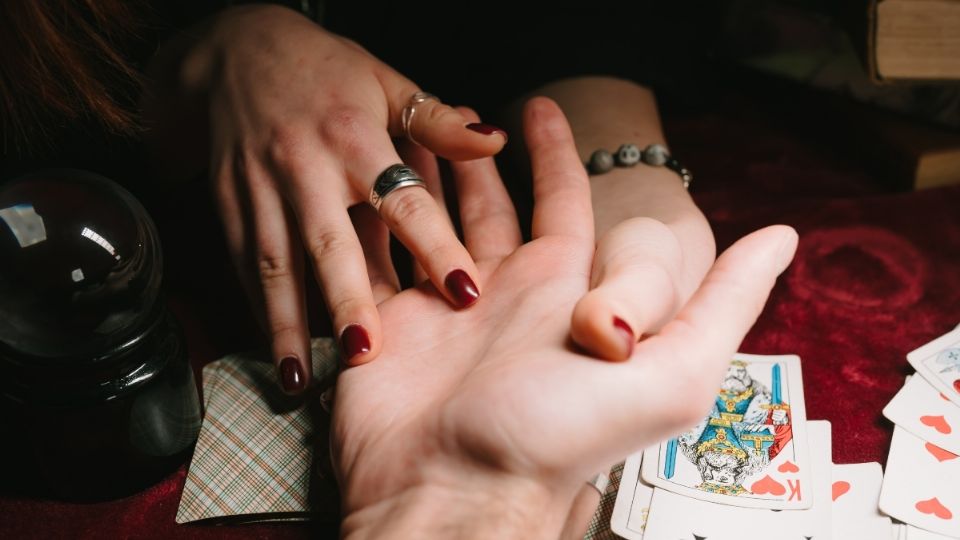 La señal en tu mano que refiere a las personas que se van a divorciar. FOTO: Freepik