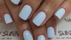 Las uñas "baby blue" se coronan como la tendencia ideal para el invierno