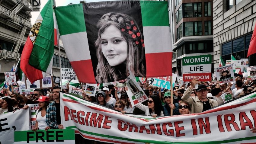 Iraníes son reprimidos en protestas al homenajear a Mahsa Amini