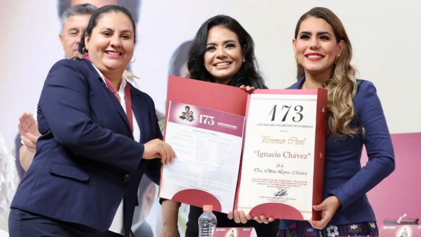 Evelyn Salgado entrega condecoraciones y premios al Mérito Civil 2022 en Guerrero