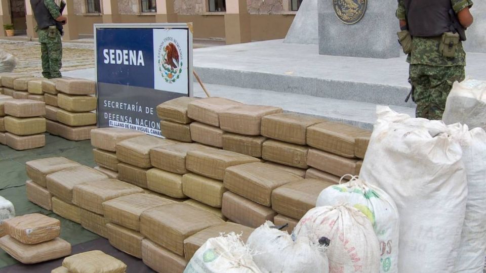 La Sedena destacó un enorme decomiso de drogas y armas.