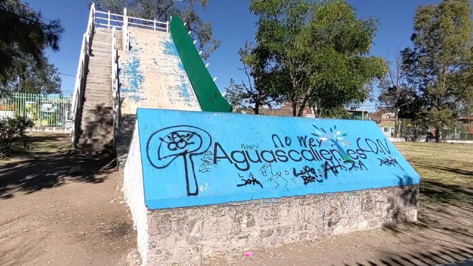 Vecinos se quejan de vandalismo en el parque 'Azul'