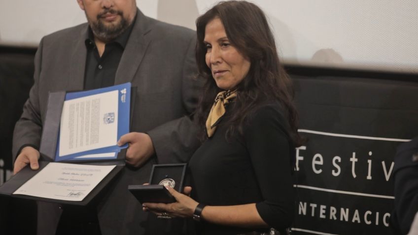 20 FICM: Olivia Harrison, viuda del guitarrista de The Beatles, recibe medalla de la filmoteca UNAM