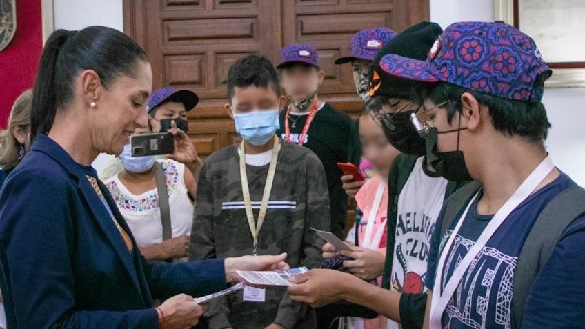 Claudia Sheinbaum obsequia a niños y niñas boletos para la F1