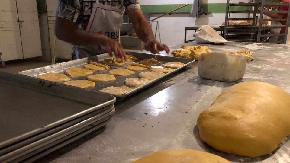 El término “pan de muerto” hace referencia a todos aquellos panes que son colocados en las ofrendas .