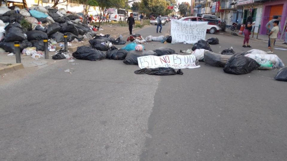 'Exigimos colecta inmediata de este cochinero'