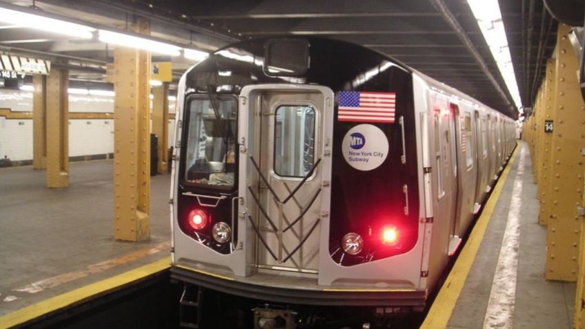 Quedó atrapado entre las puertas de un vagón, cayó a las vías y fue arrollado por otro tren