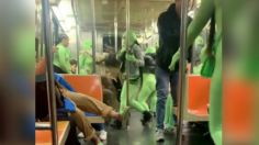 VIDEO | Ataque de mujeres en trajes neón conmociona al Metro de Nueva York