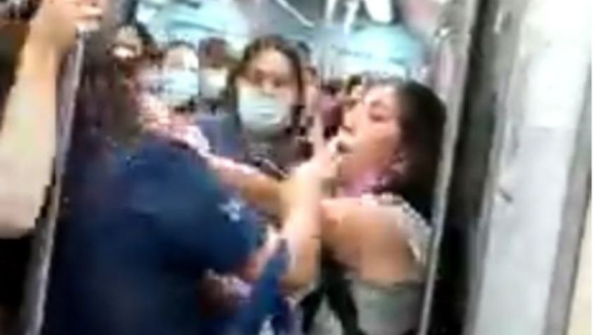 VIDEO | Metro CDMX: captan violenta riña entre mujeres por no ceder el asiento a una abuelita