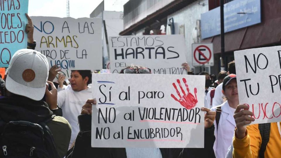 Alumnos y autoridades dialogan para mejorar la seguridad en el plantel.