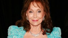 Muere Loretta Lynn, leyenda de la música country, a los 90 años