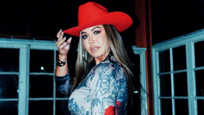 Chiquis Rivera sufre fuerte caída durante concierto, así fue | VIDEO