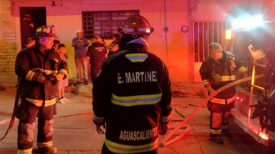 Atendiendo un incendio domiciliario