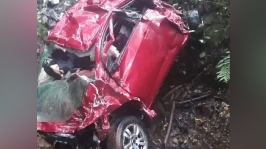 Mueren 6 personas, incluido un bebé, en volcadura en Oaxaca