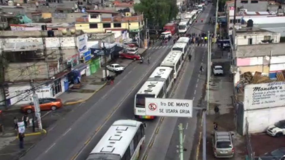 Vecinos de la colonia Jardines de Morelos decidieron cerrar la vialidad.