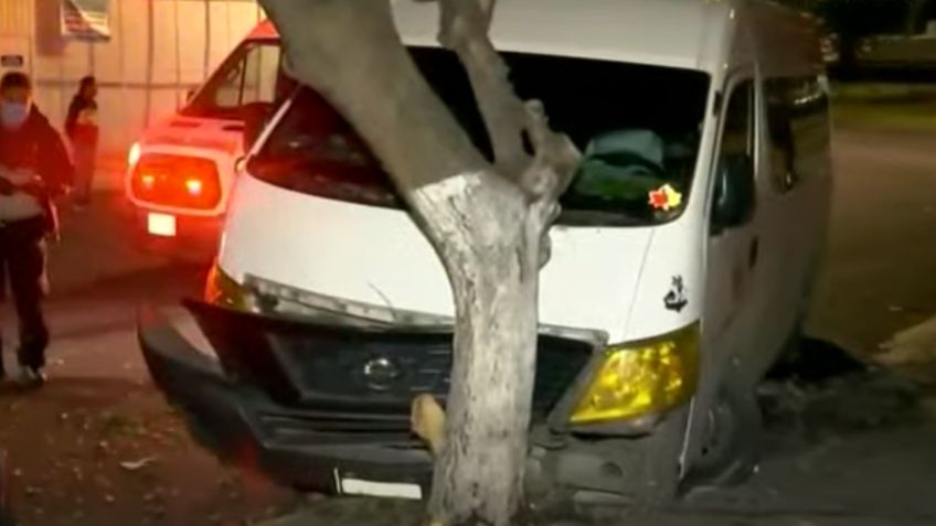 Una combi a máxima velocidad choca contra un árbol en Iztacalco: al menos 7 pasajeros resultaron heridos