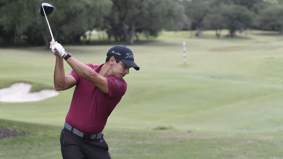 Tras 18 hoyos, el golfista profesional busca hacer el corte en el segundo torneo de la temporada en León, Guanajuato
