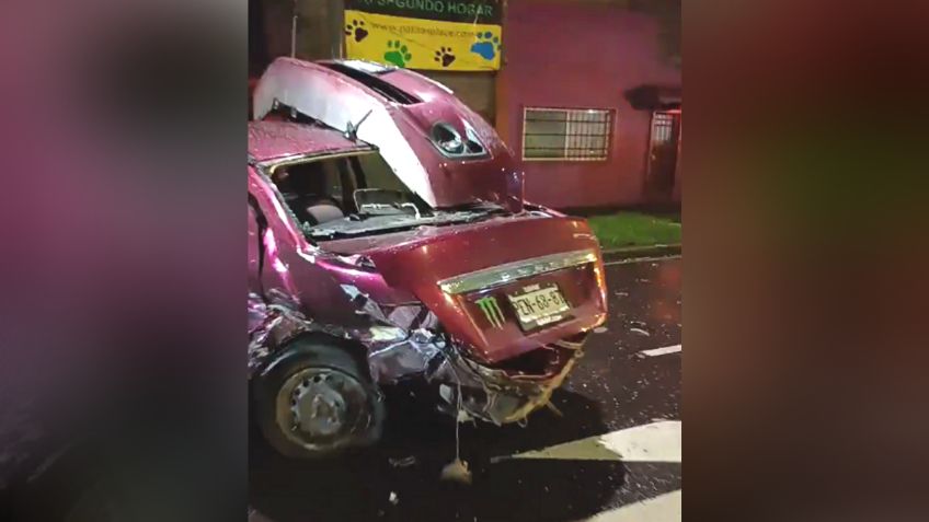 Eje 5 Sur: un auto se impacta con gran fuerza contra otro y deja una persona herida