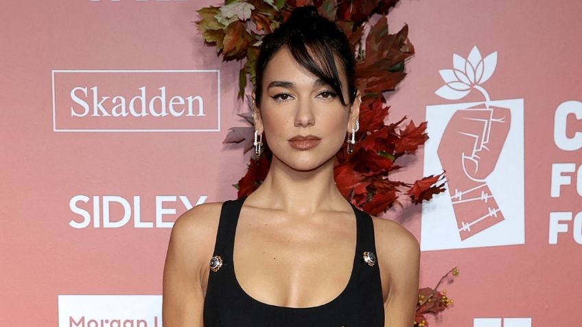 FOTO | Dua Lipa paraliza la red con cabello rubio y vestido de arnés