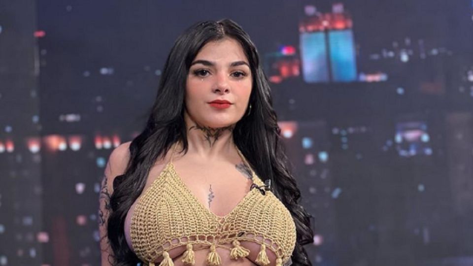 Karely Ruiz conquistó nuevamente las redes.