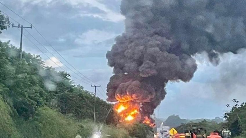 Veracruz: planta asfaltadora explota sobre la carretera, no hay lesionados