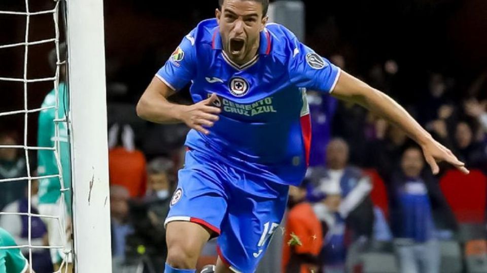 En los minutos finales, Cruz Azul defendió ferozmente, sabedores de su historia catastrófica en la recta final de los partidos