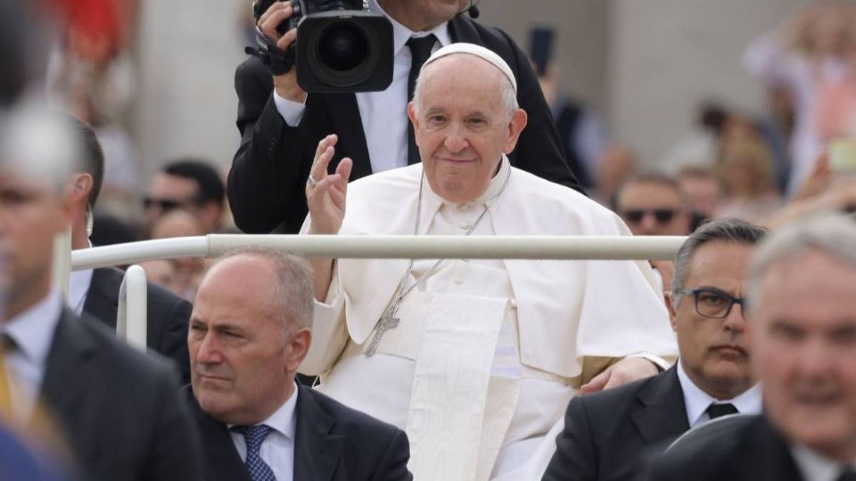 El líder del Vaticano reconoció la labor de ambos para la fe