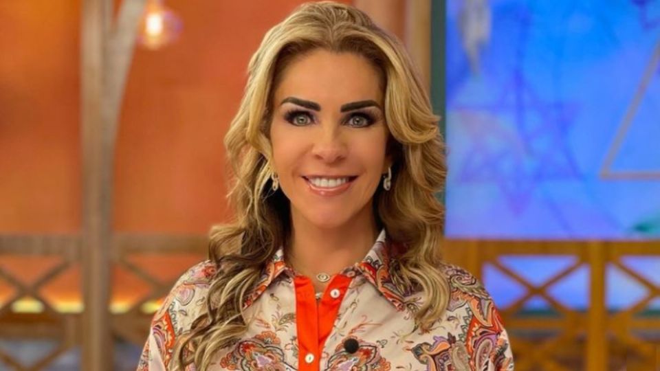 Rocío Sánchez Azuara es una de las conductoras consentidas de la tv mexicana