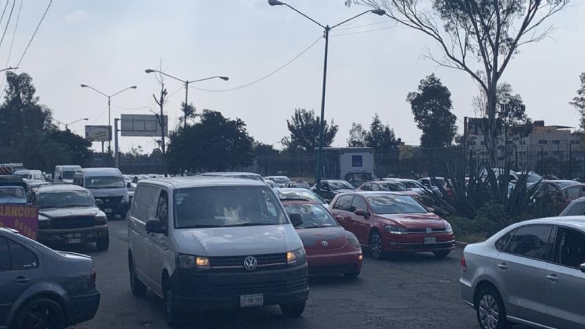 Caos en Ecatepec: comerciantes de un panteón bloquean avenida Central a la altura de Ciudad Azteca