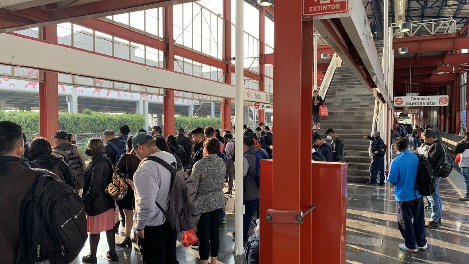 Usuarios reportaron retrasos en el servicio de transporte público de Ferrocarriles Suburbanos (Tren Suburbano).