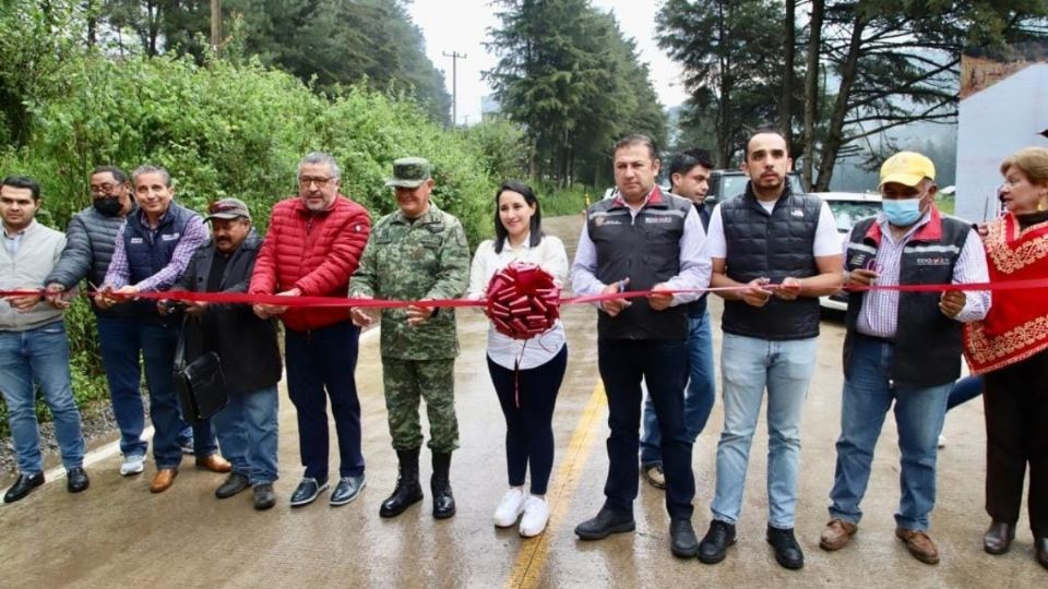 La presidenta municipal de Valle de Bravo, Michelle Núñez, encabezó la inauguración de la construcción