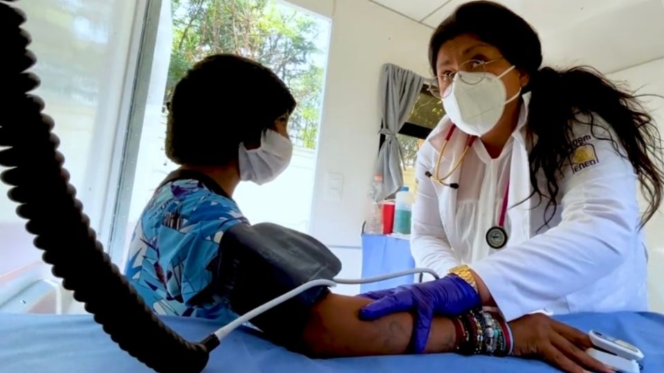 En la Unidad Médica Móvil se da atención de salud a población vulnerable en la CDMX