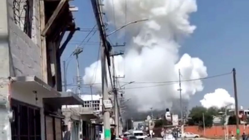 FOTOS: Tultepec registra 4 explosiones de un polvorín que dejan enorme nube de humo