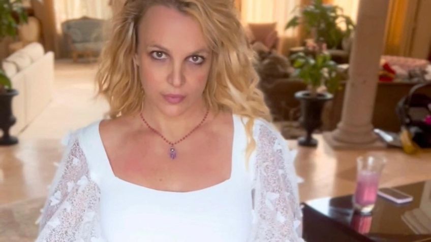 Britney Spears presume su belleza con minishort y ombliguera