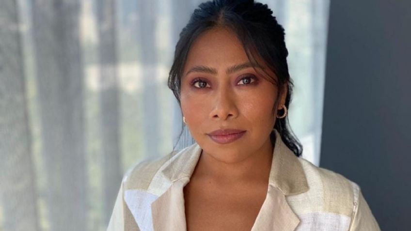 Yalitza Aparicio impone moda con los pantalones holgados ideales para mujeres bajitas