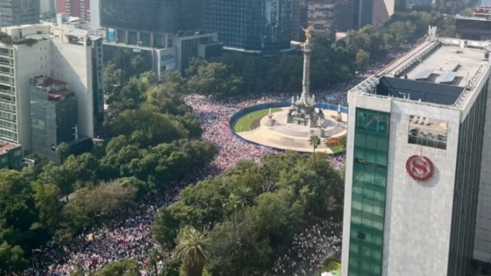 Los manifestantes llenaron el Ángel de la Independencia.