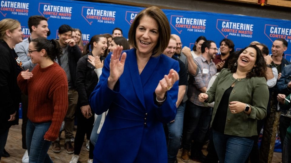 La demócrata Catherine Cortez Masto se reunió ayer con sus seguidores para celebrar su triunfo en el Senado