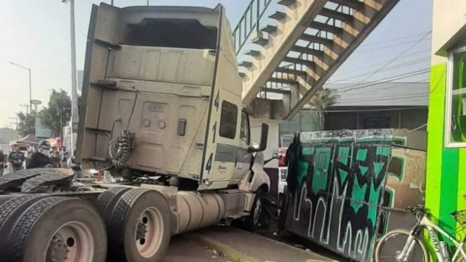 Afectada la circulación de laterales de la autopista.