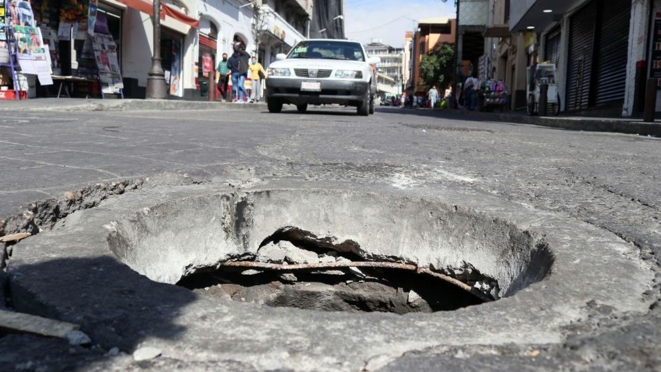 El registro del drenaje  se encontraba sobre Viaducto Río de la Piedad, en una zona con falta de iluminación de a estructura a la altura de la Avenida Añil