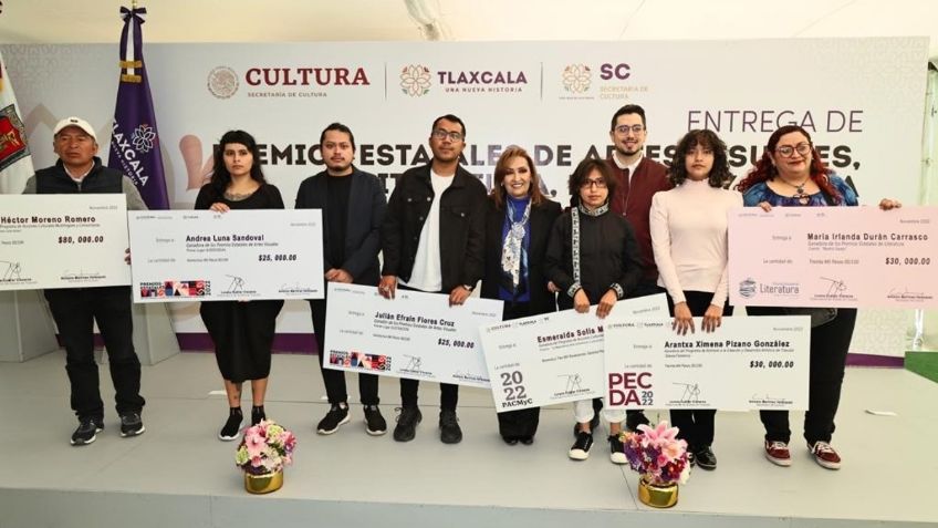 Lorena Cuéllar encabeza premiación a escritores y artistas tlaxcaltecas