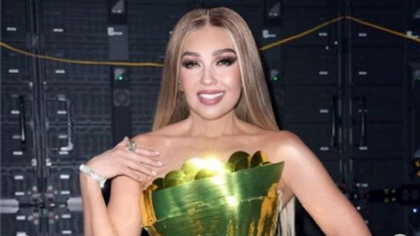 FOTOS | Thalía presumió en los Latin Grammy este increíble vestido que cambia de color