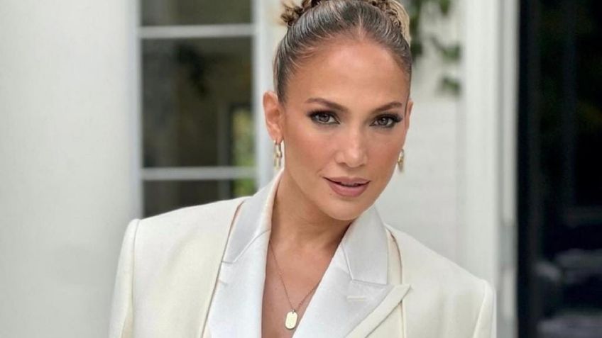 JLo enloquece Instagram a sus 53 años con lencería de encaje y pijama