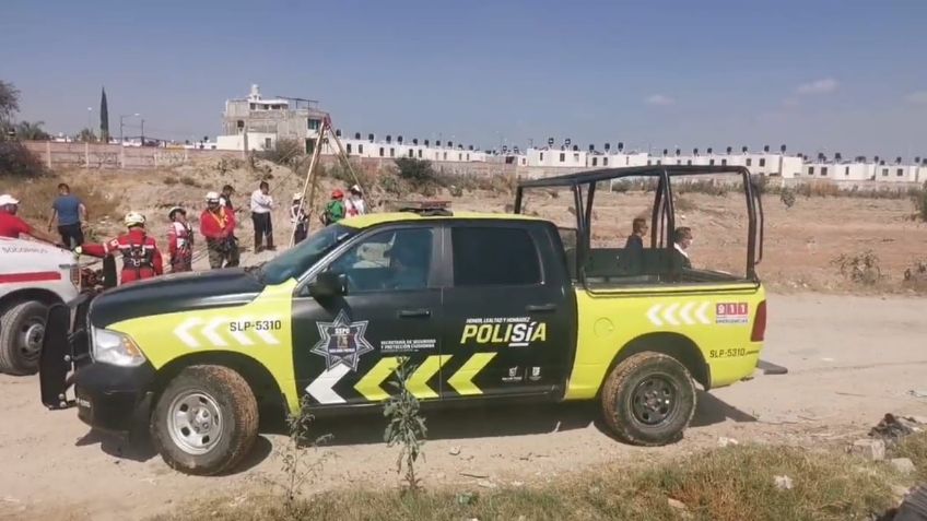 Asesinan y abandonan los cadáveres de un niño, una mujer y un adulto en la cajuela de un auto, podrían ser una familia