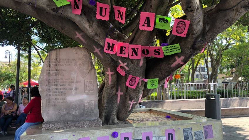 En Aguascalientes montan “Anti ofrenda” en memoria de víctimas de feminicidio.