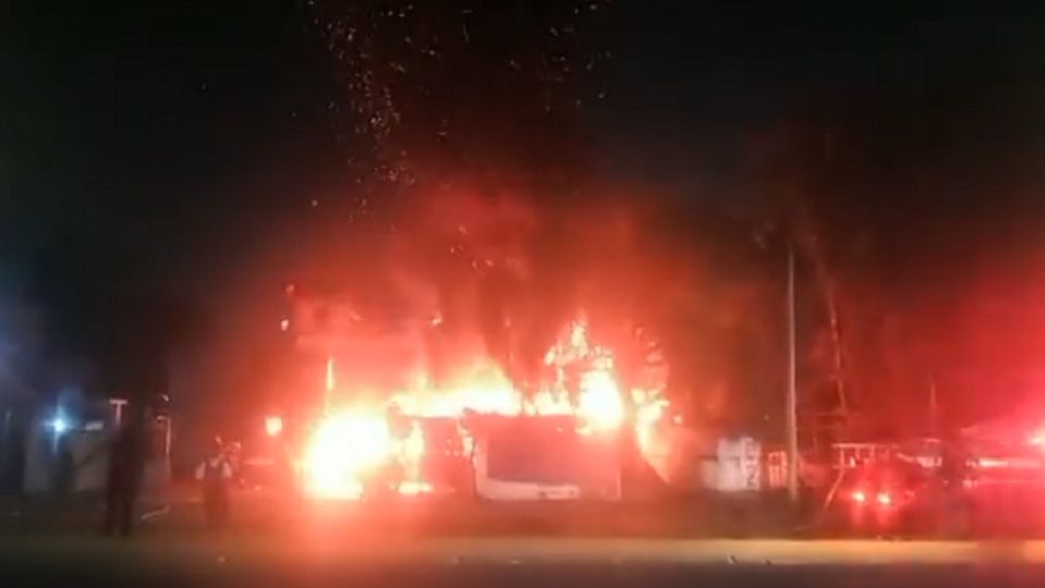 El incendio ocurrió durante la madrugada.