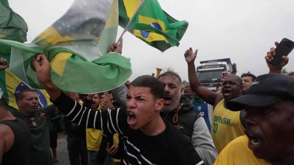 La protesta de los camioneros que exigen un golpe militar frente a la victoria electoral de Luiz Inácio Lula da Silva en Brasil