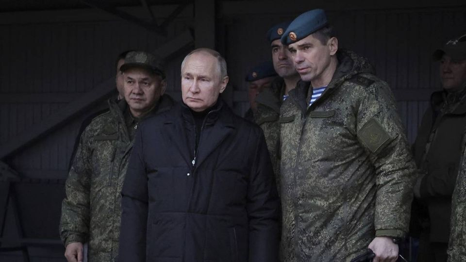 Putin visitando el campo de entrenamiento de los soldados rusos.