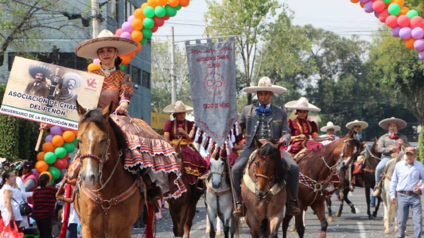 Evelyn Parra festeja el desfile de la Revolución Mexicana en la Venustiano Carranza