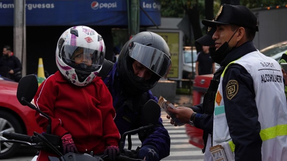 Las nuevas disposiciones contra motocicletas también señalan que quienes no porten licencia vigente serán remitidas al depósito vehicular