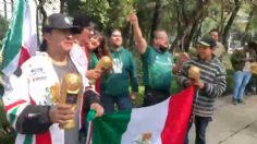 Chilangos festejan el empate de México ante Polonia y la brillante atajada de Memo Ochoa en el Ángel de la Independencia